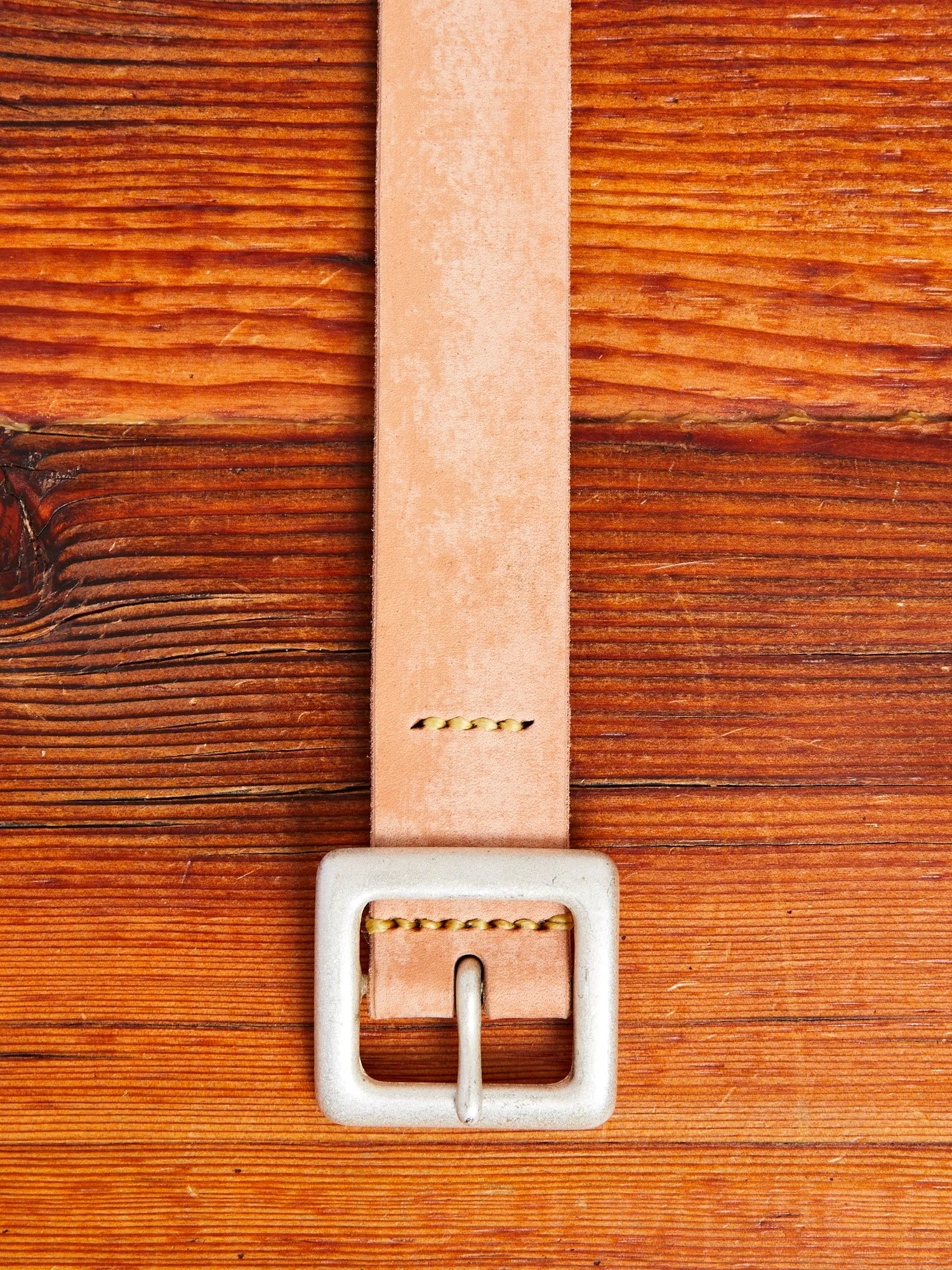 6211 Wild Leather Garrison Belt in Natural