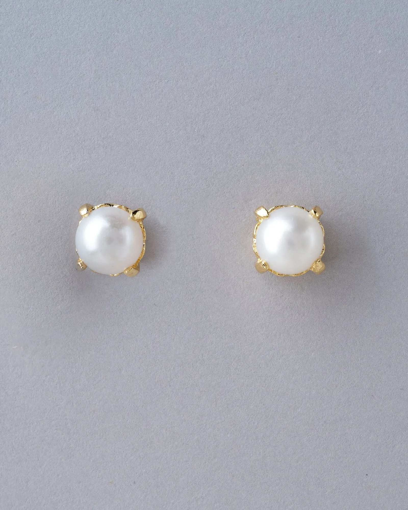 A Knot Of Elegance Pearl Stud