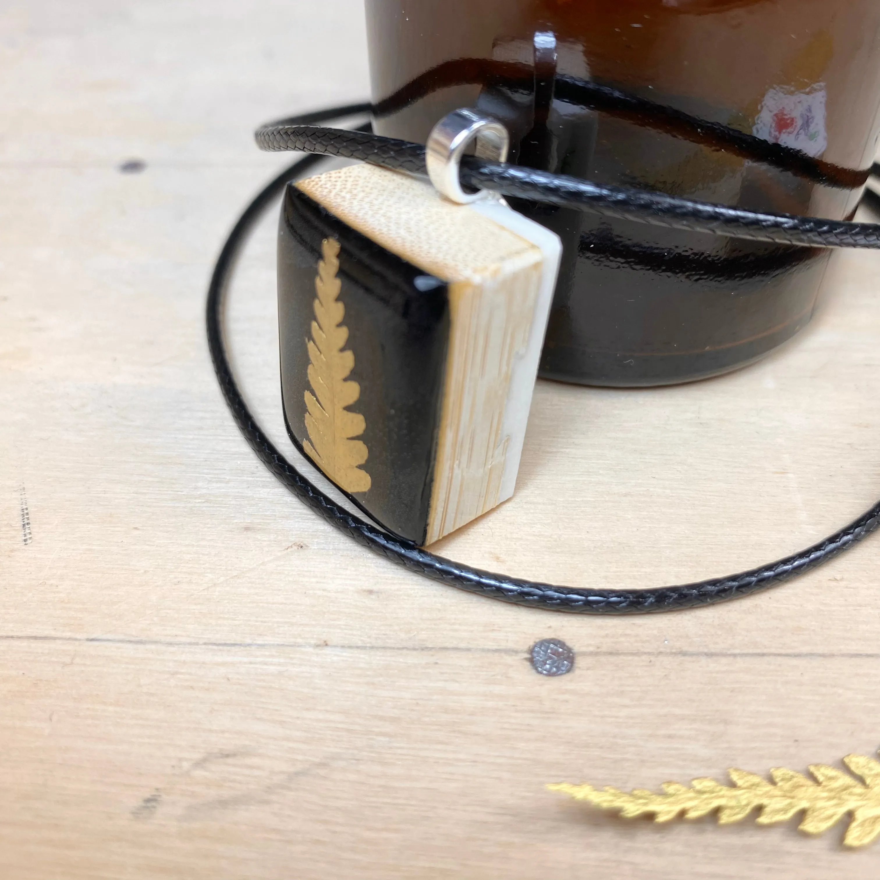 Fern Mah Jong Pendant & Amber Pot
