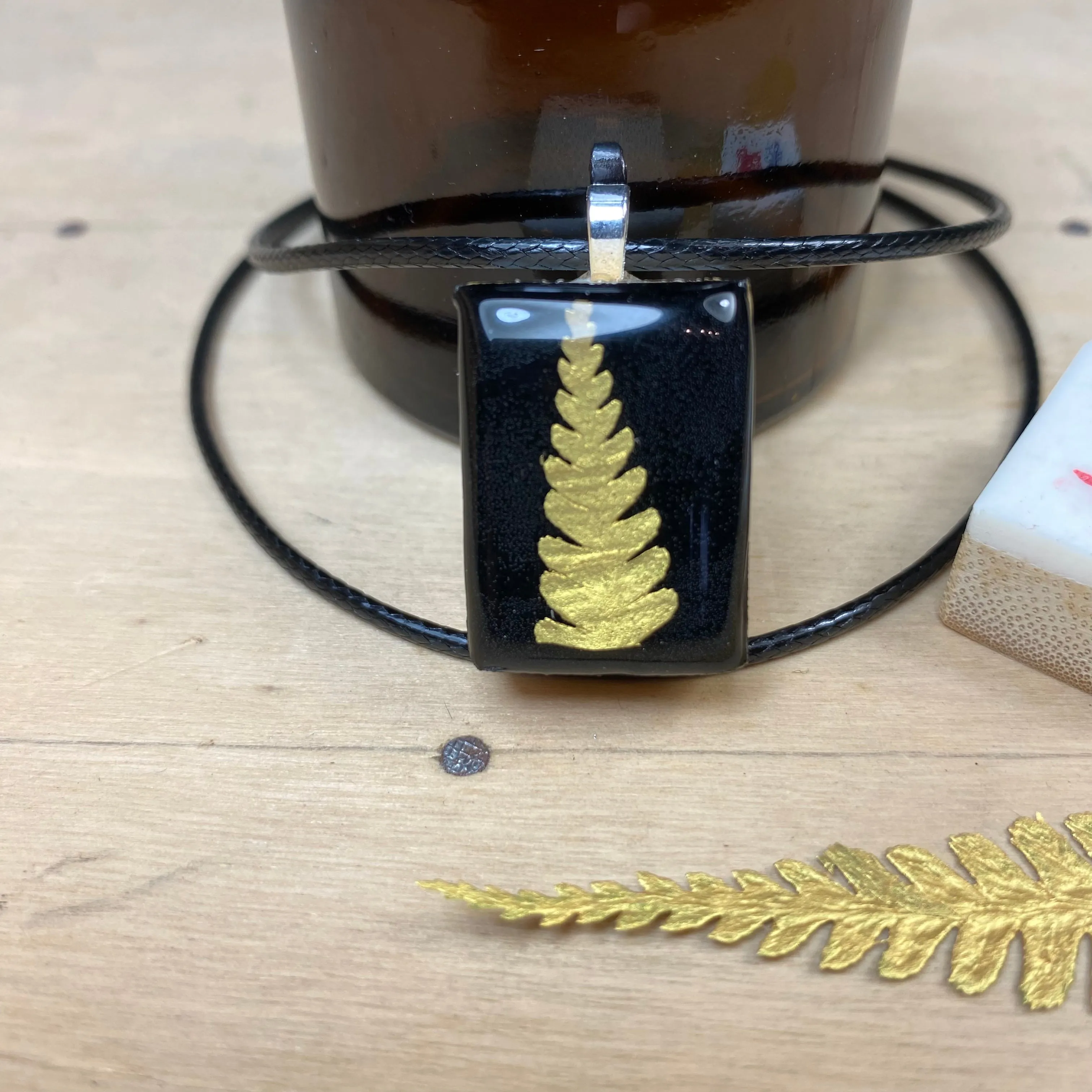 Fern Mah Jong Pendant & Amber Pot