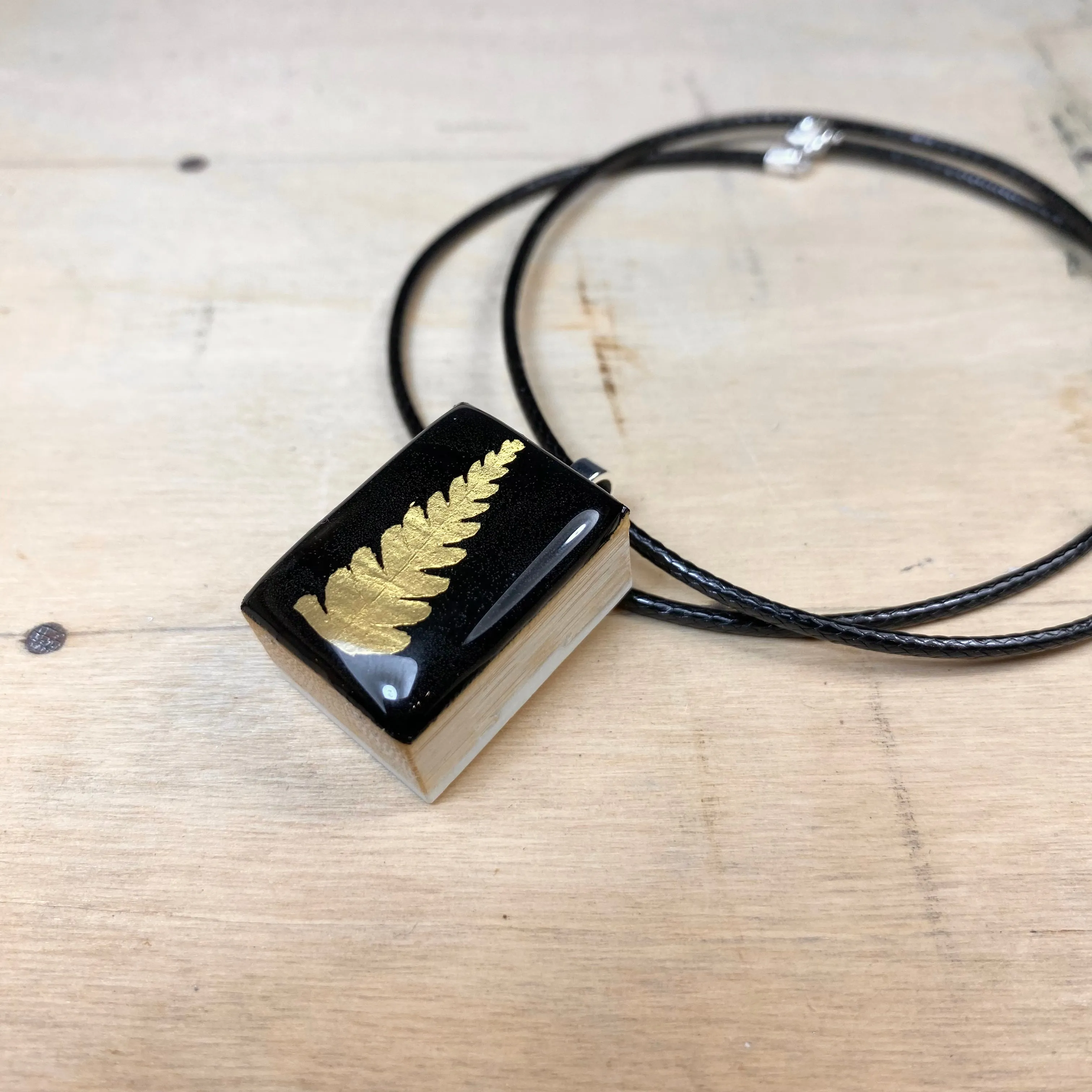 Fern Mah Jong Pendant & Amber Pot