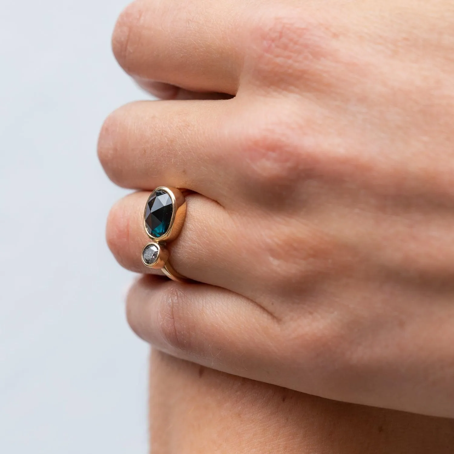 Maria - Sapphire Ring with Salt and Pepper Diamond