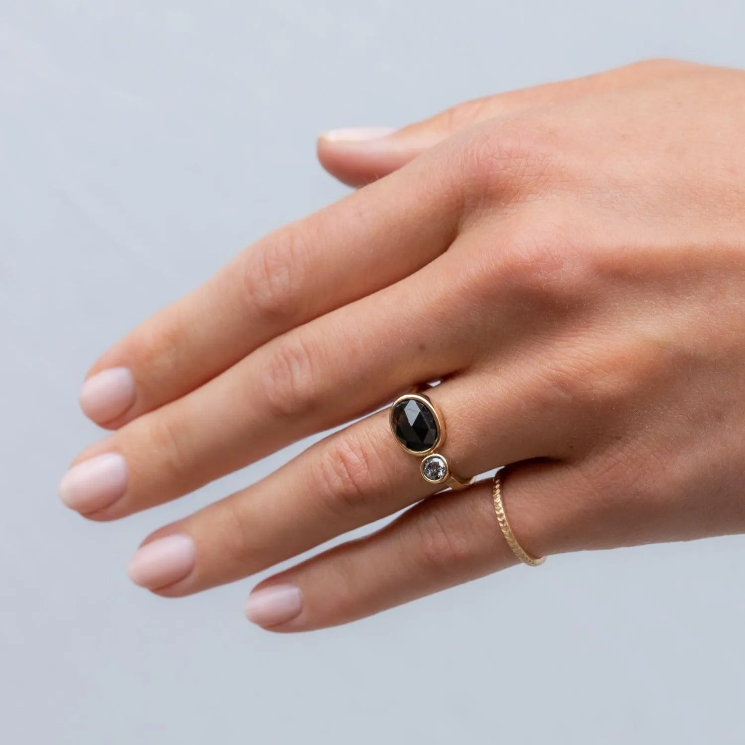 Maria - Sapphire Ring with Salt and Pepper Diamond