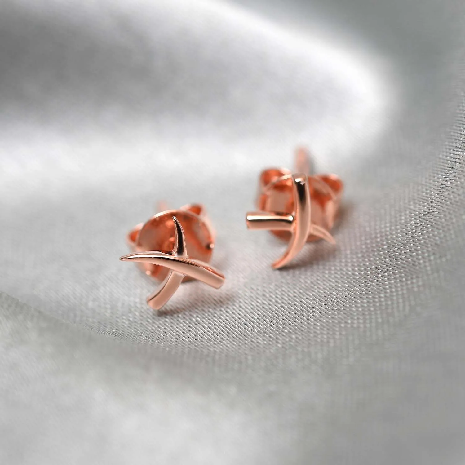 Molto Kiss Stud Earrings